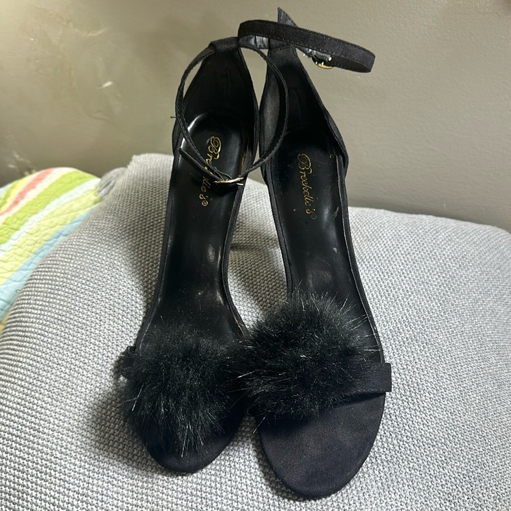 Breckelle’s Pom Pom Open Toe Heels